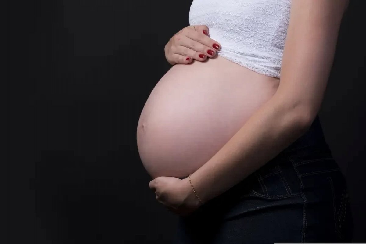 Gestantes têm quase o dobro de risco de sofrer violência psicológica do parceiro, diz estudo da USP