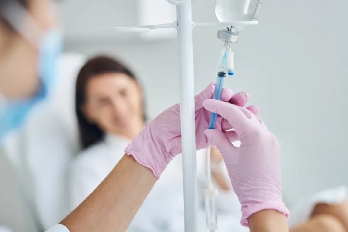 Soroterapia: Anvisa alerta para riscos de injeções de vitaminas vendidas na internet