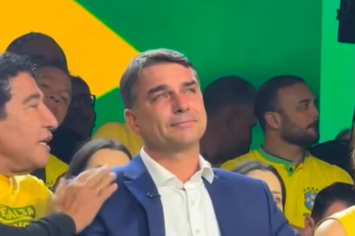 Flávio Bolsonaro é lançado candidato à Presidência pelo PL em 2026