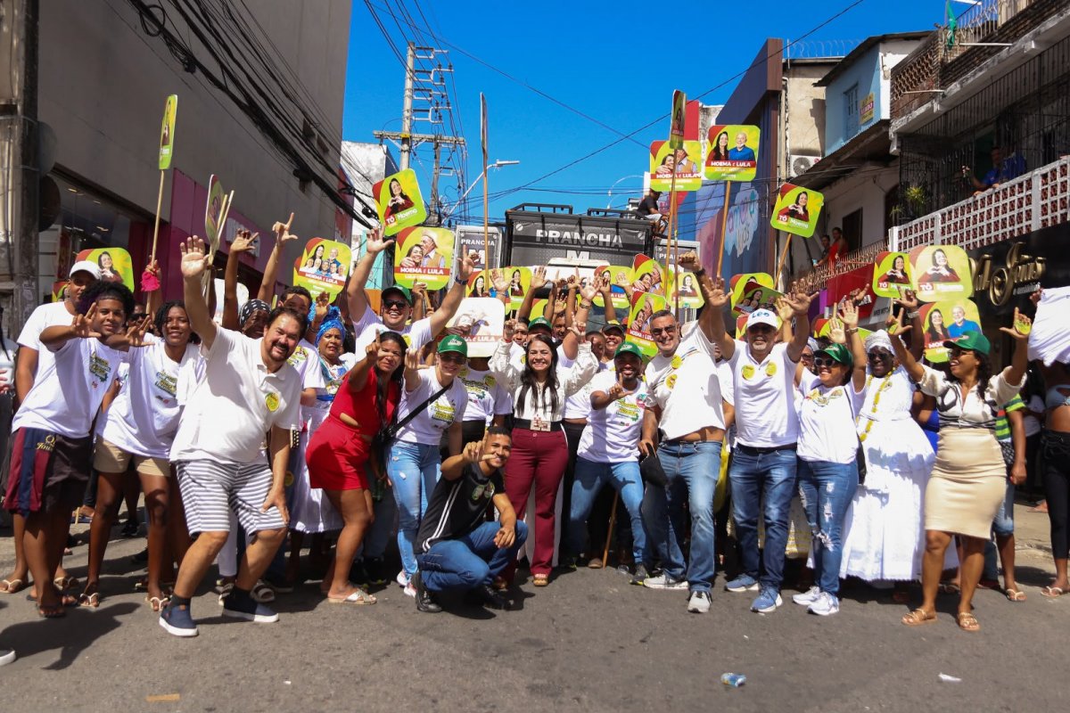 Moema Gramacho recebe apoio popular em cortejo pelos 64 anos de Lauro de Freitas: “Esse acolhimento reforça meu compromisso”