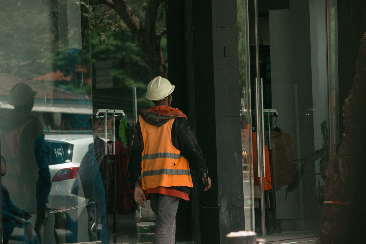 Cesta básica custa mais da metade do salário mínimo e 105 horas de trabalho 