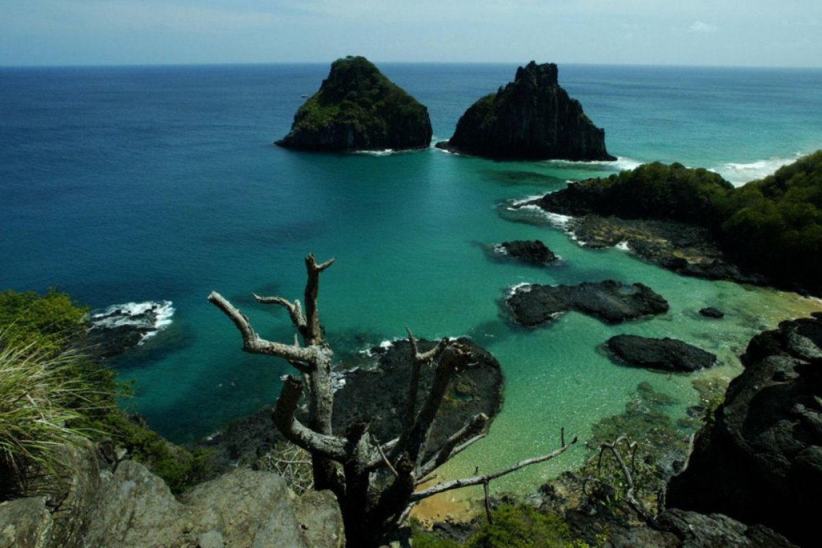 Mulher dá à luz em Fernando de Noronha, onde partos são proibidos há 22 anos