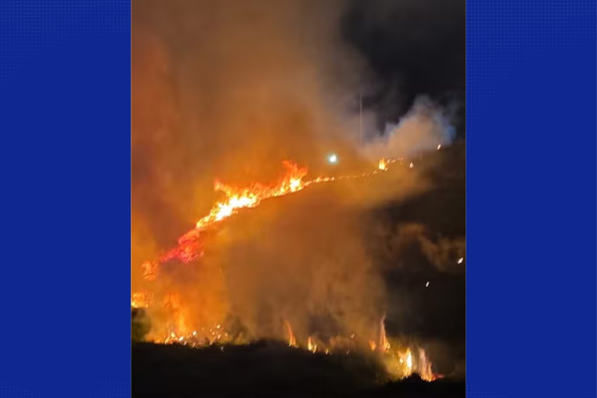Vídeo: fogos de artificio em chá revelação causam incêndio no interior da Bahia
