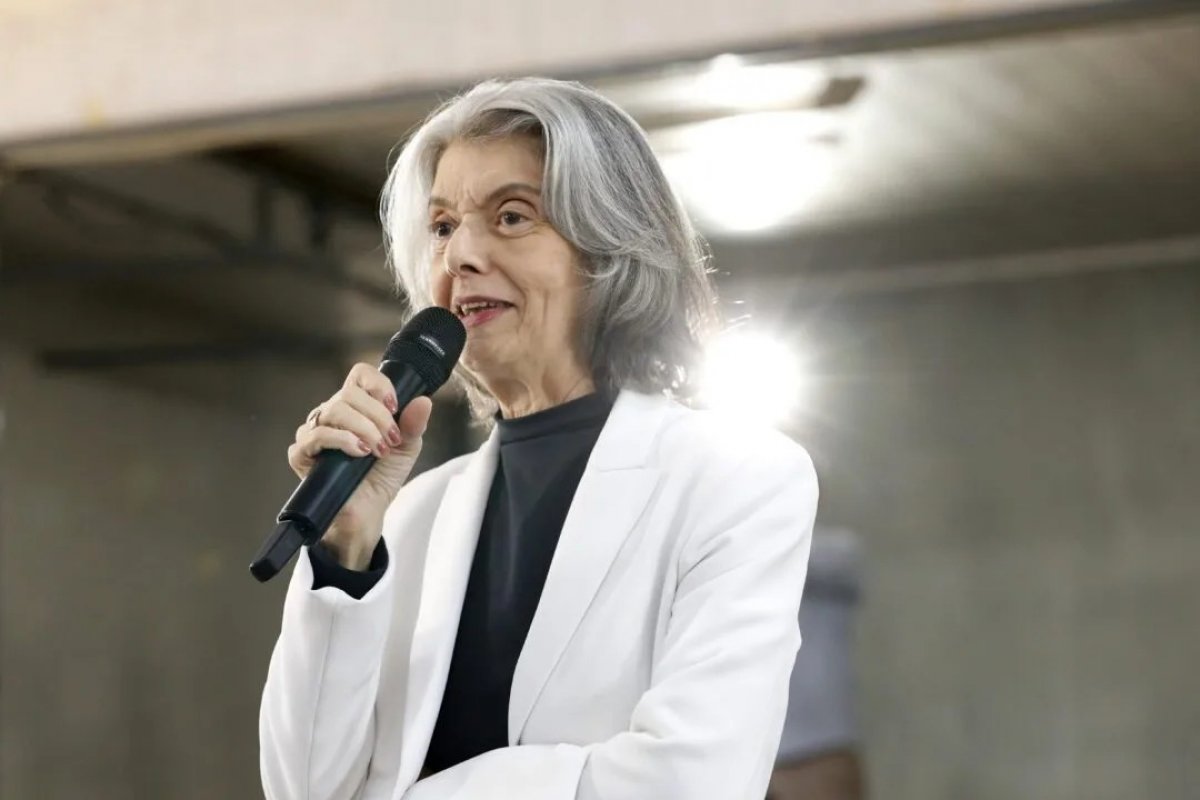Sem citar Trump, Cármen Lúcia defende urnas e critica tentativa de interferência nas eleições