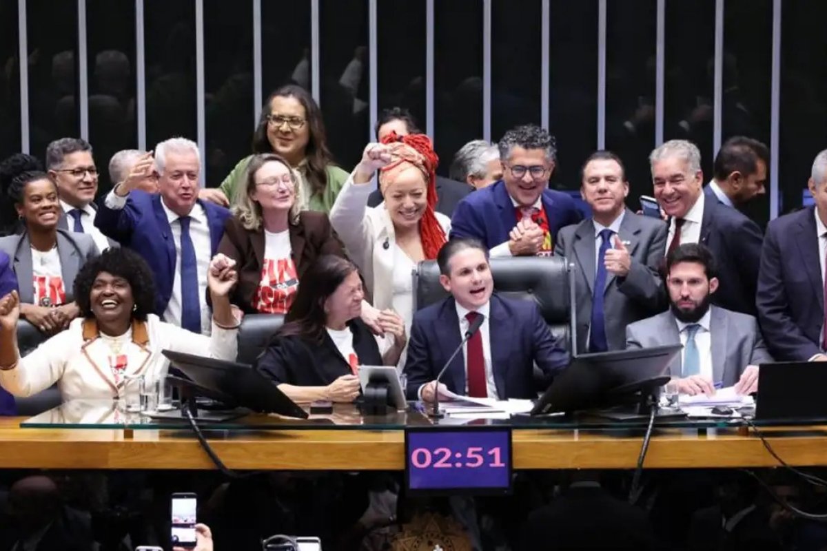 Estudo estima que 87% dos deputados federais pretendem concorrer à reeleição
