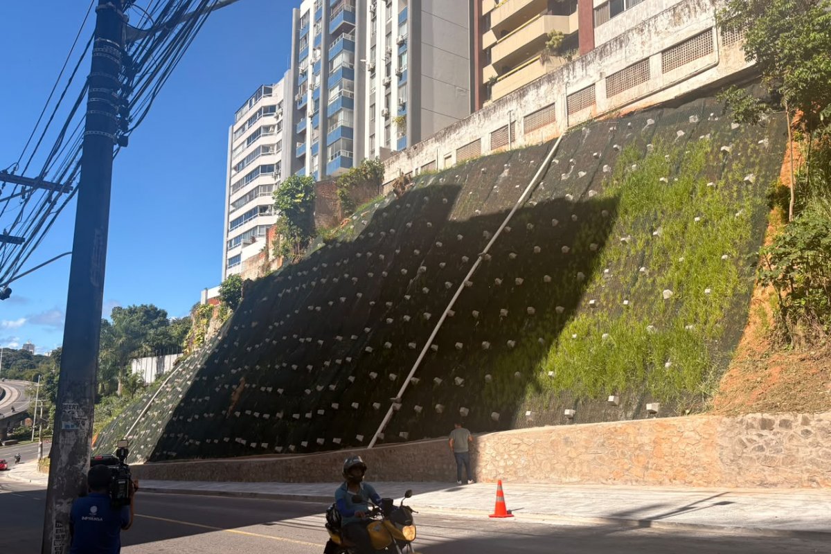 Trecho em Brotas recebe nova contenção de encosta nesta terça-feira (28)