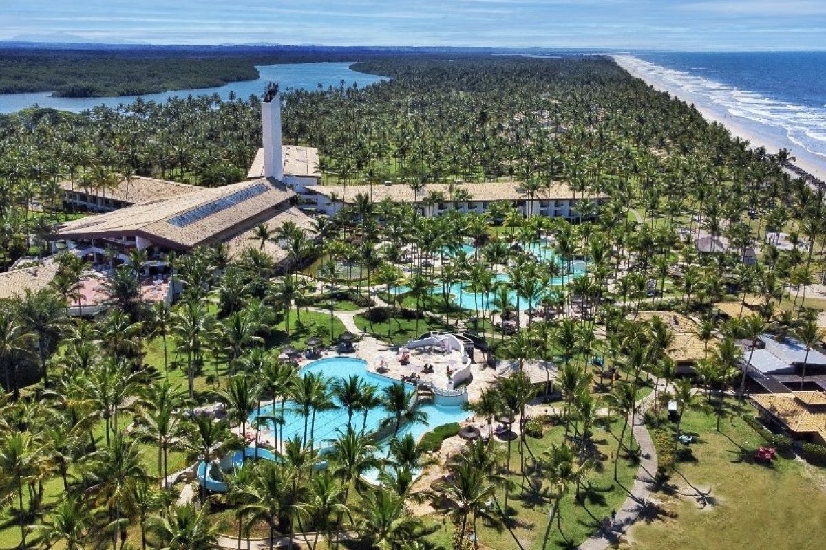 Em resort baiano, viagens em família reúnem avós, pais, filhos e netos em experiências que atravessam gerações! 