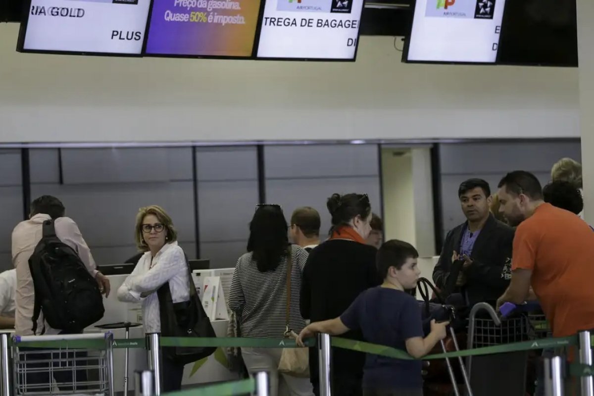 Gastos de brasileiros com viagens ao exterior batem recorde no 1º semestre