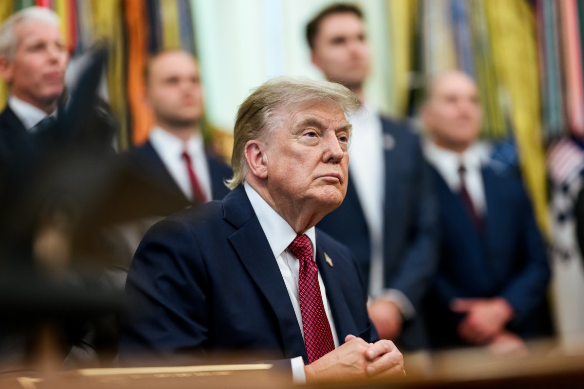 Operador de teleprompter da Casa Branca é demitido suspeito de ganhar US$ 100 mil em apostas sobre conteúdos de discursos de Trump
