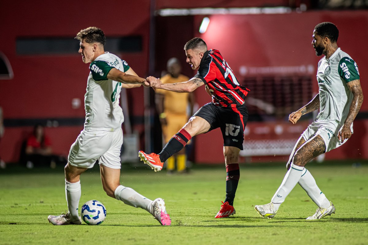 Barradão coloca à prova líder Palmeiras diante do melhor mandante da Série A