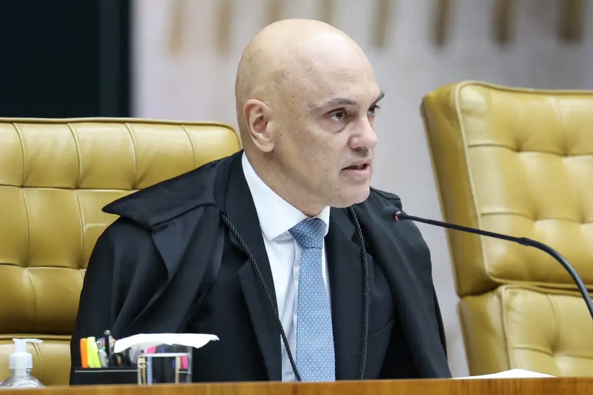 Moraes dá 48 horas para Bolsonaro informar se autorizou vídeo com IA
