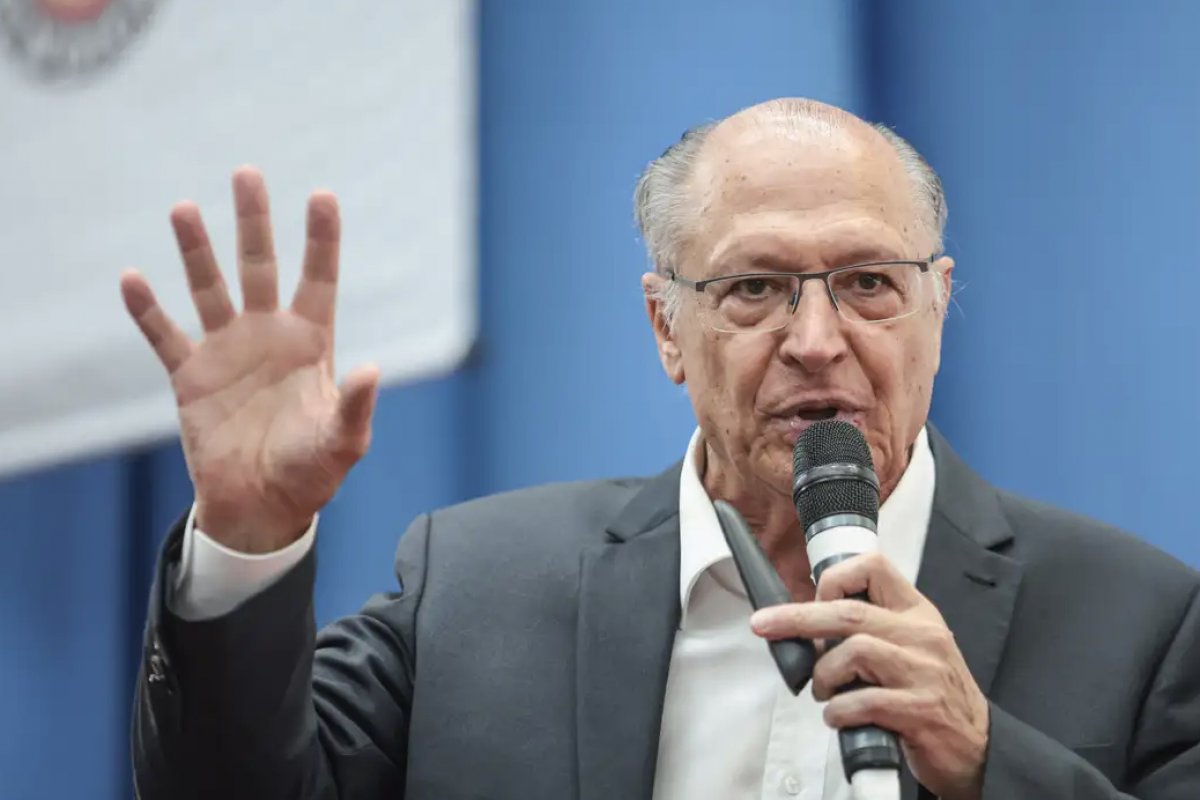 Alckmin diz que Milei presta desserviço à Argentina