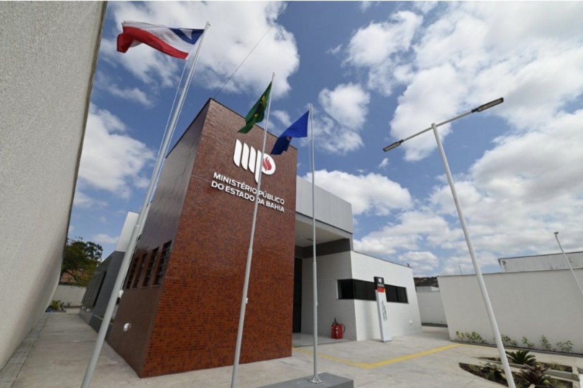 Dois homens são presos por integrar grupo criminoso que aplica golpes em idosos