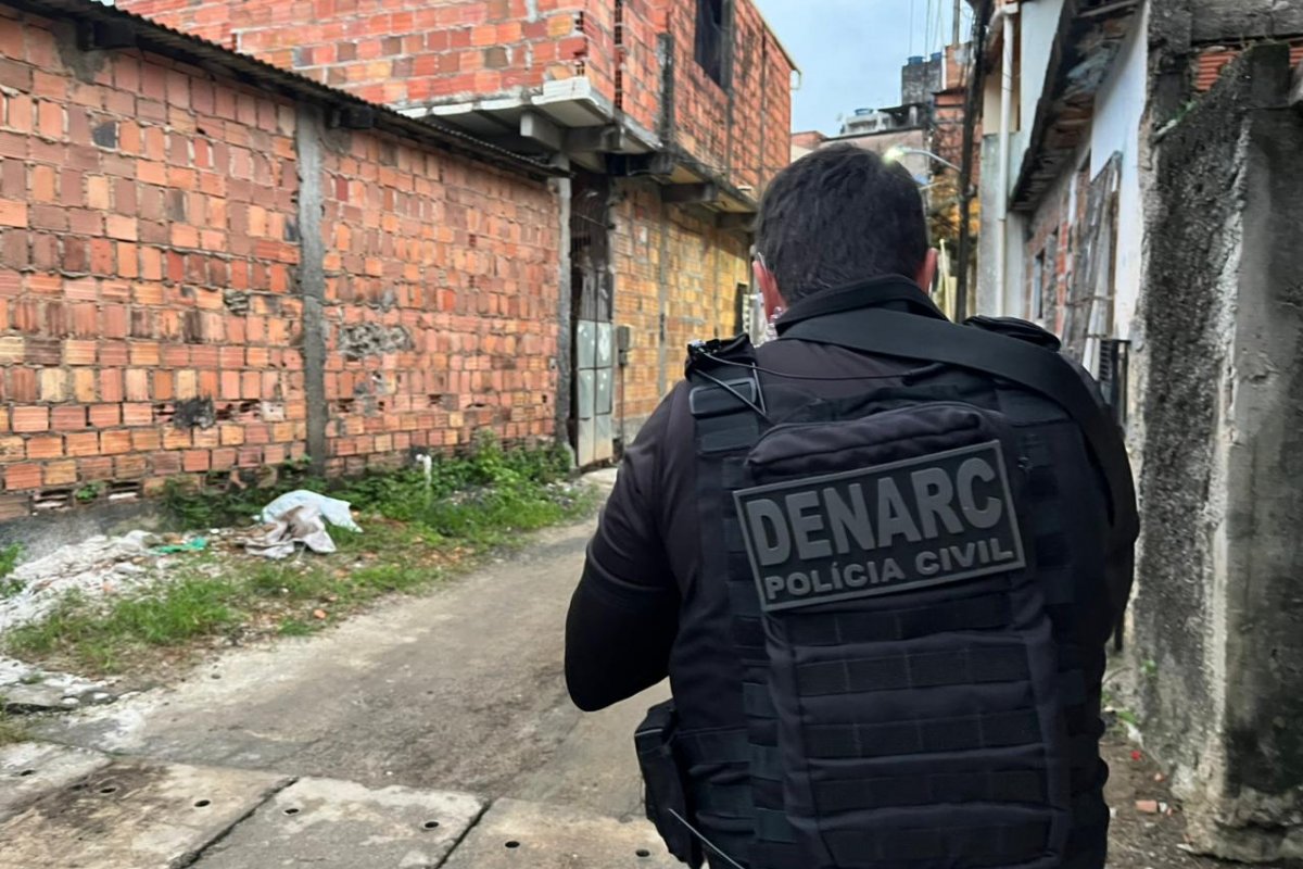 Drogas e materiais usados no tráfico são apreendidos após denúncia de possível 'tribunal do crime' em Itabuna