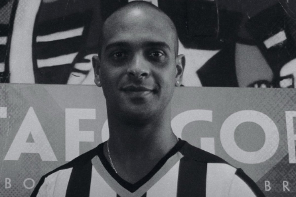 Vídeo: Ex-Botafogo, Tássio Maia morre após desabamento de muro durante ventania no Rio