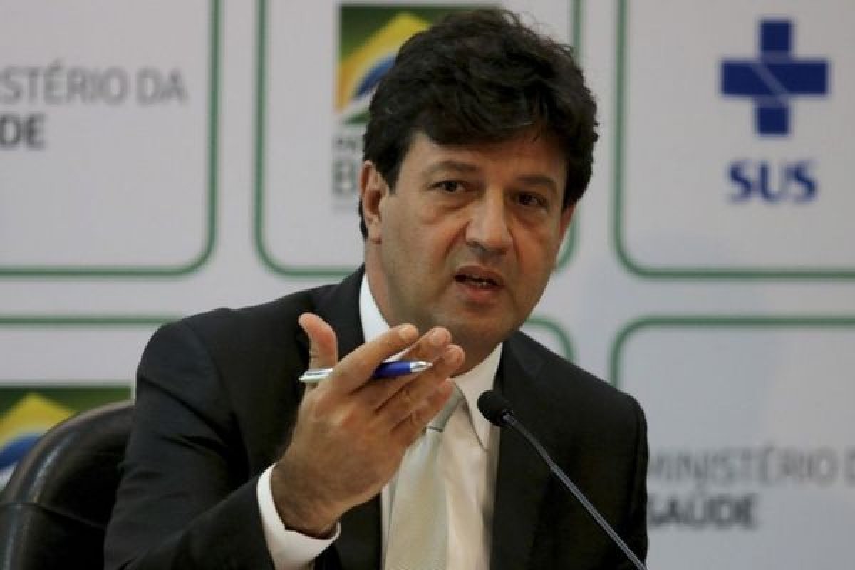 Bolsonaro cobra discurso político de Mandetta em pandemia do coronavírus