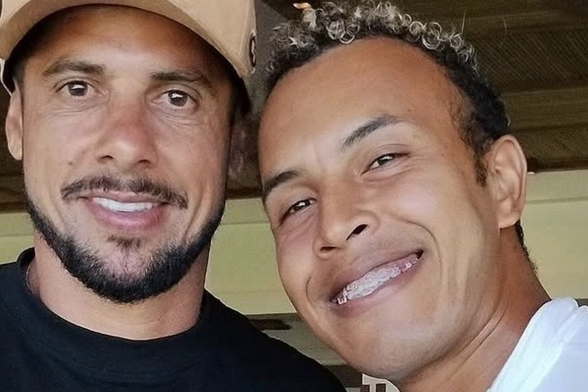 Ex-jogador Cicinho curte o Litoral Norte da Bahia!