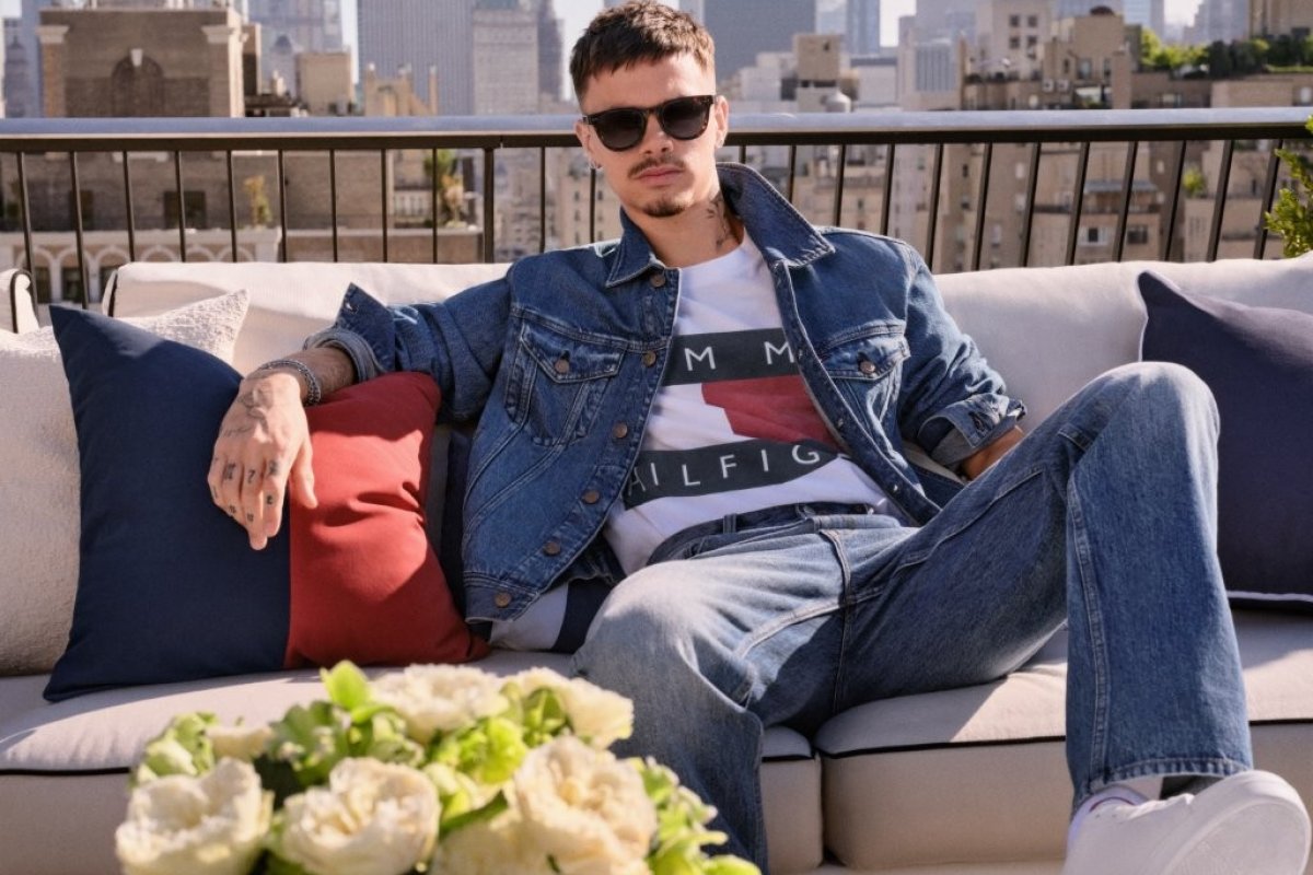 Tommy Hilfiger convida os apaixonados por denim para o universo de Romeo Beckham!  