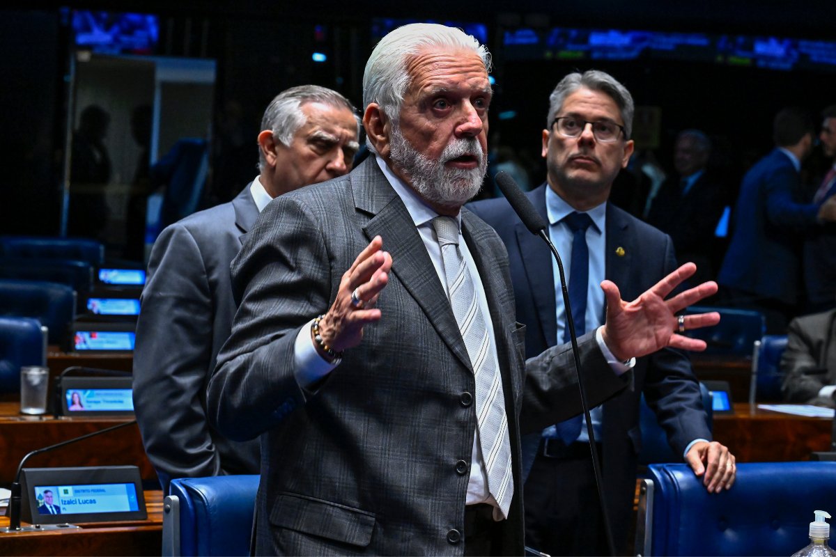 Relatório da PF aponta que Jaques Wagner teria oferecido gabinete para reunião com ex-sócio de Vorcaro 