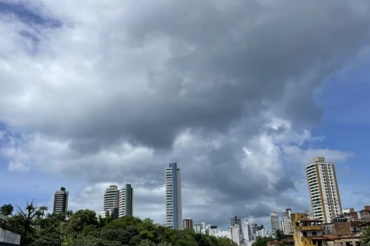 Previsão do tempo: Salvador pode ter chuvas moderadas e céu nublado neste final de semana