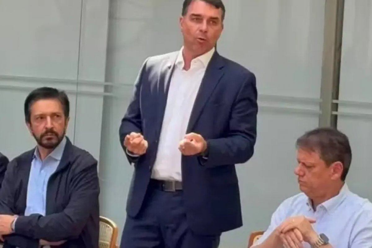 "Não desisto nunca", diz Flávio após Tereza Cristina recusar convite para ser vice em chapa à Presidência