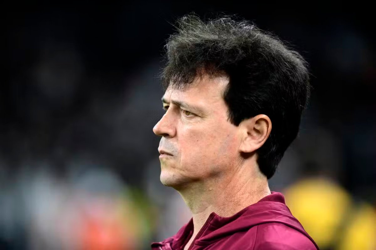 STJD denuncia Diniz, que pode pegar três jogos de gancho no Corinthians