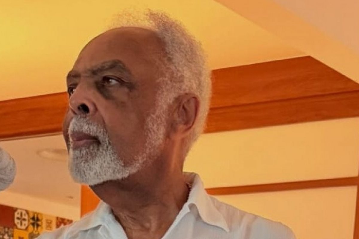 Gilberto Gil fica preso em elevador e é socorrido por bombeiros!