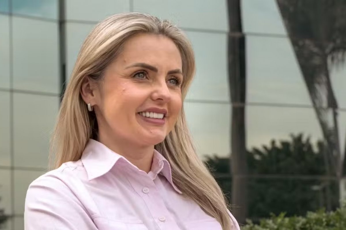 DC lança advogada Clariana Barão como candidata à Presidência da República
