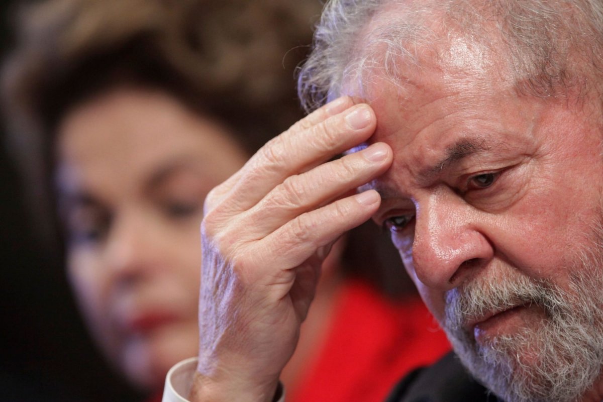 Lula continua preso