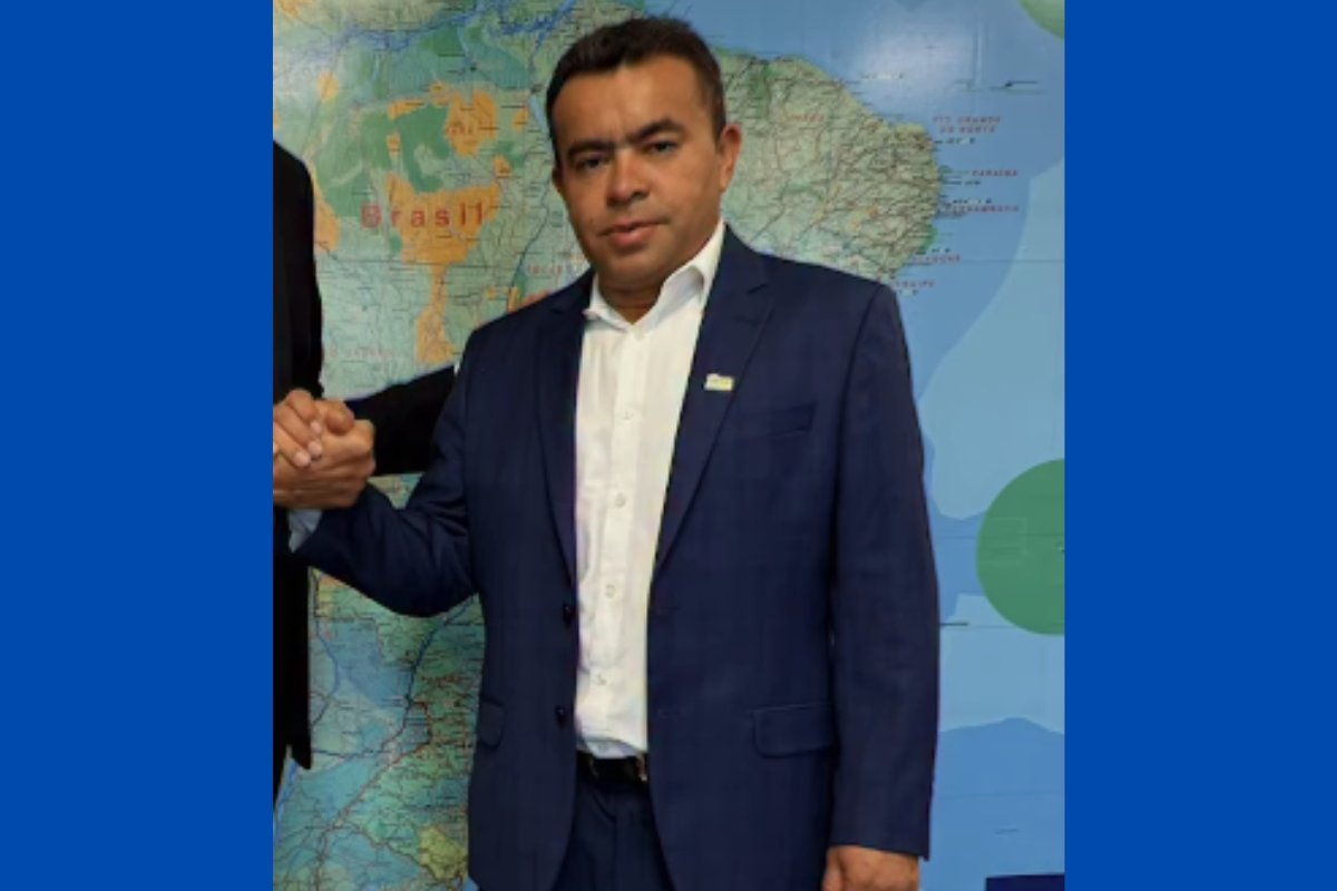 Prefeito ameaça demitir servidores que não apoiarem Flávio Bolsonaro