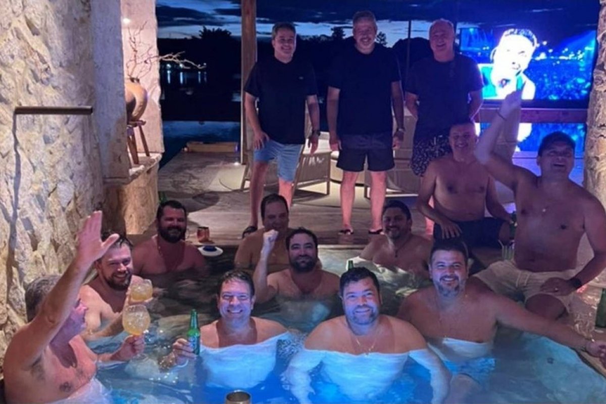 Ramagem explica foto em piscina com políticos e investigado por fraudes no INSS