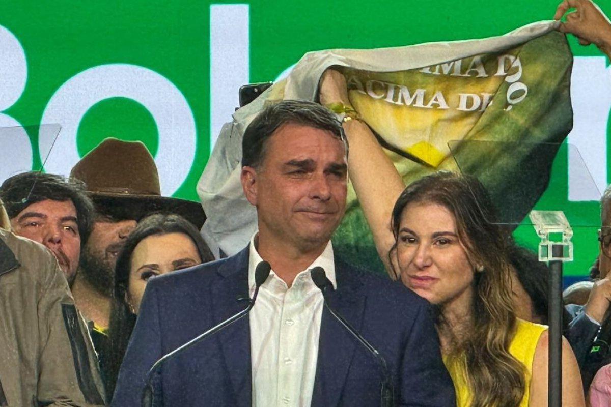 Missão diz que alertou gabinete de Flávio sobre filiação 'fraudulenta'