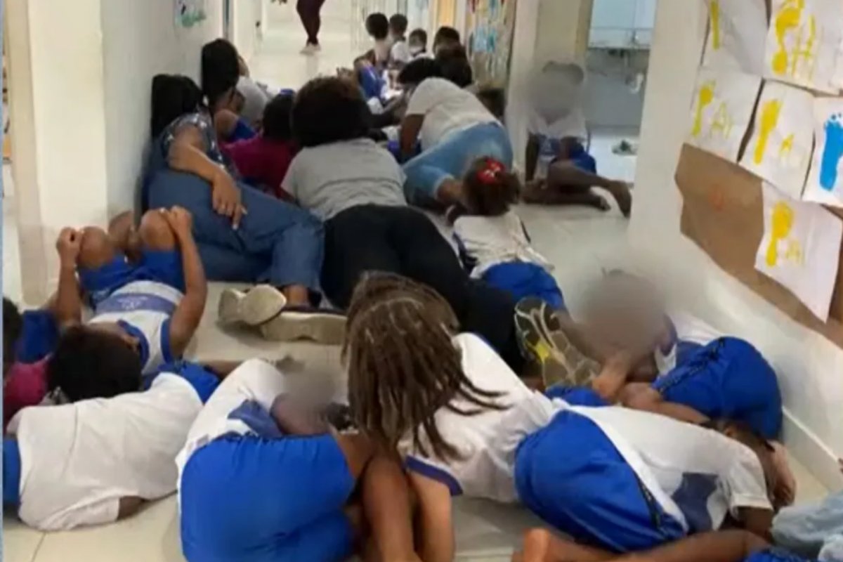 Tiroteios afetaram cerca de 10 dias letivos em mais da metade das escolas públicas de Salvador, aponta Fogo Cruzado