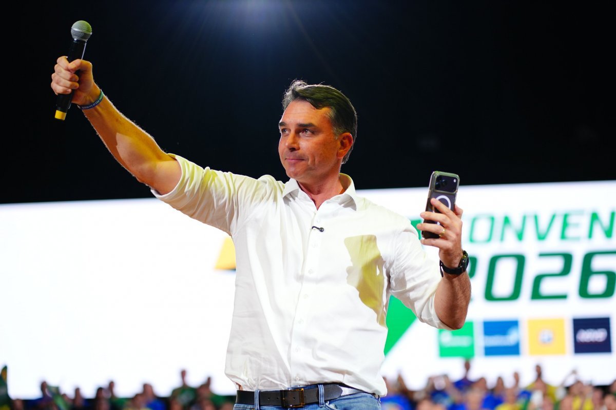 Flávio registra candidatura no TSE e declara patrimônio de R$ 8,186 milhões