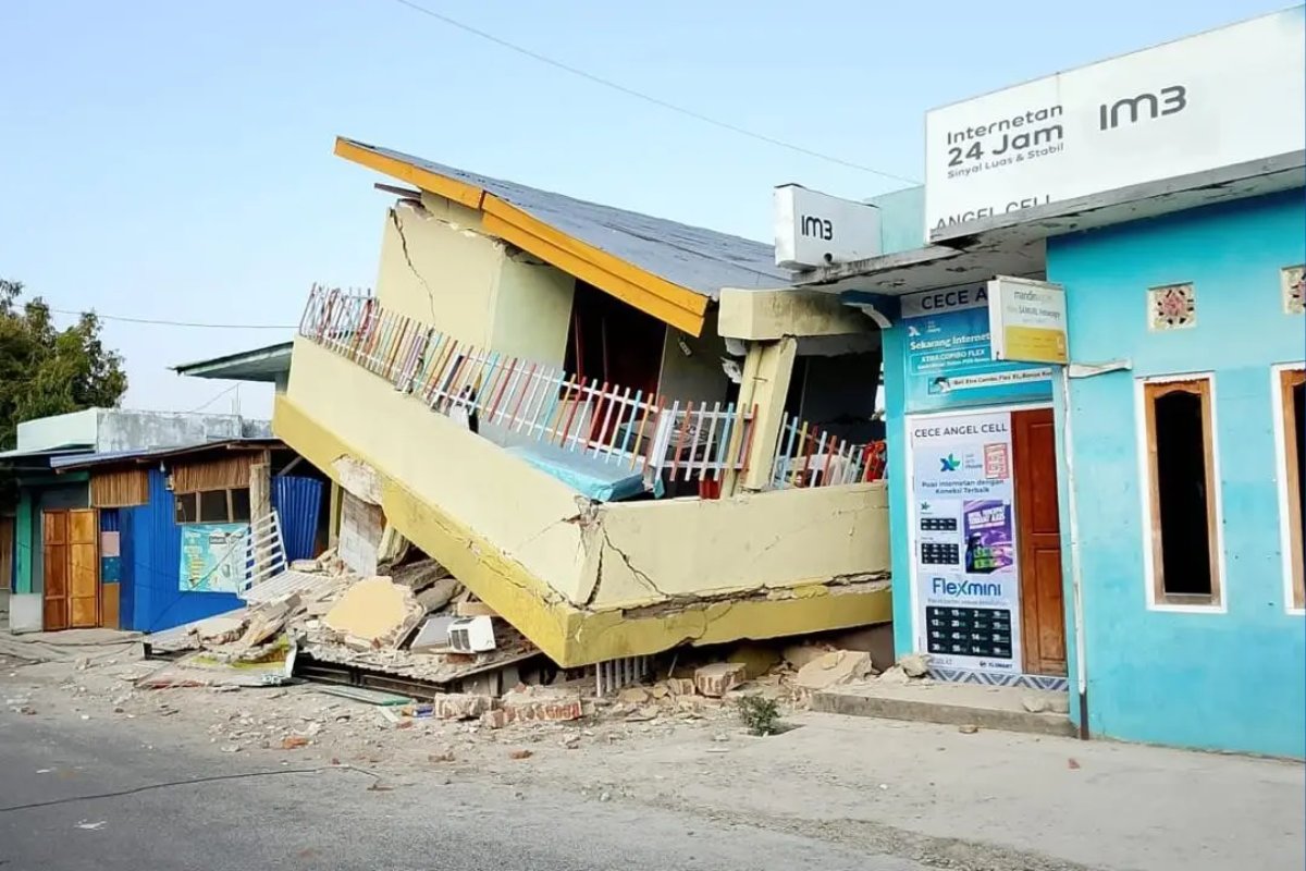 Terremoto de magnitude 7,7 mata ao menos 47 na Indonésia