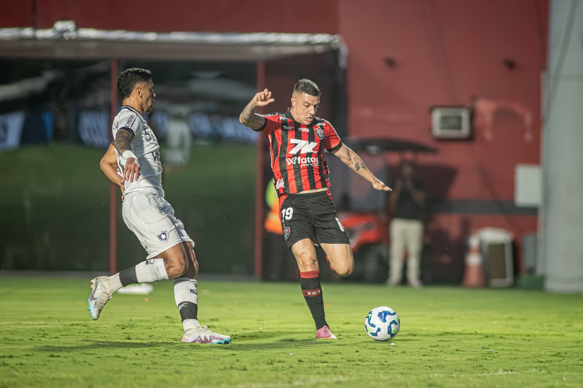 Vitória busca reação contra Botafogo em meio a cenários opostos no Campeonato Brasileiro