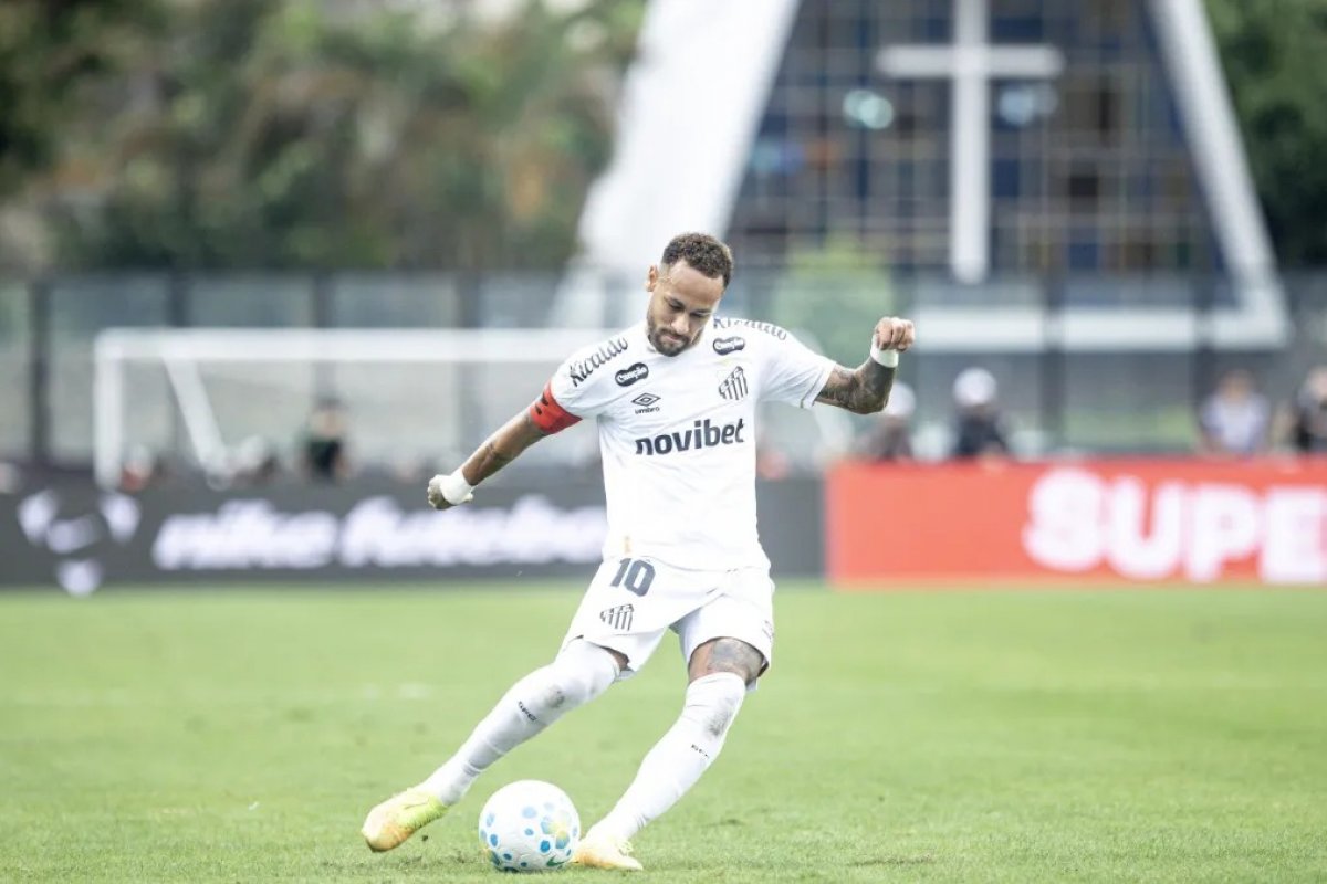 Neymar é o primeiro jogador do Brasileirão punido por nova regra