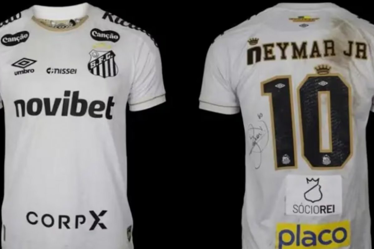Camisa usada por Neymar em julho é leiloada por mais de R$ 100 mil