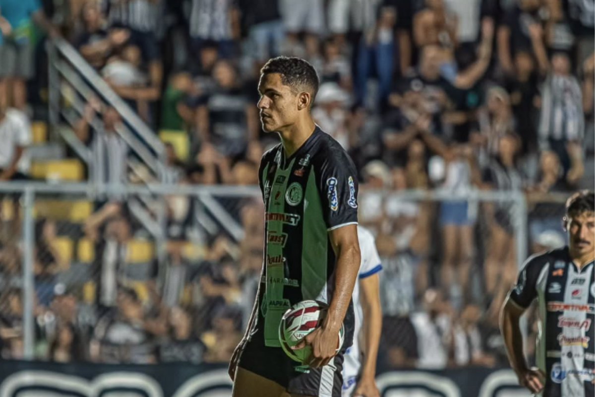 Vitória acerta com atacante que já marcou 24 gols na temporada pelo ASA