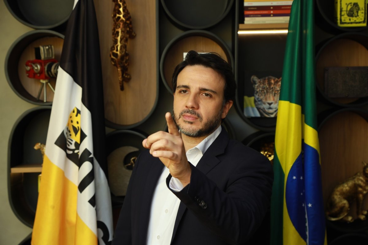 Renan Santos diz que, se eleito, vai 'soterrar' PEC que propõe fim da escala 6x1 