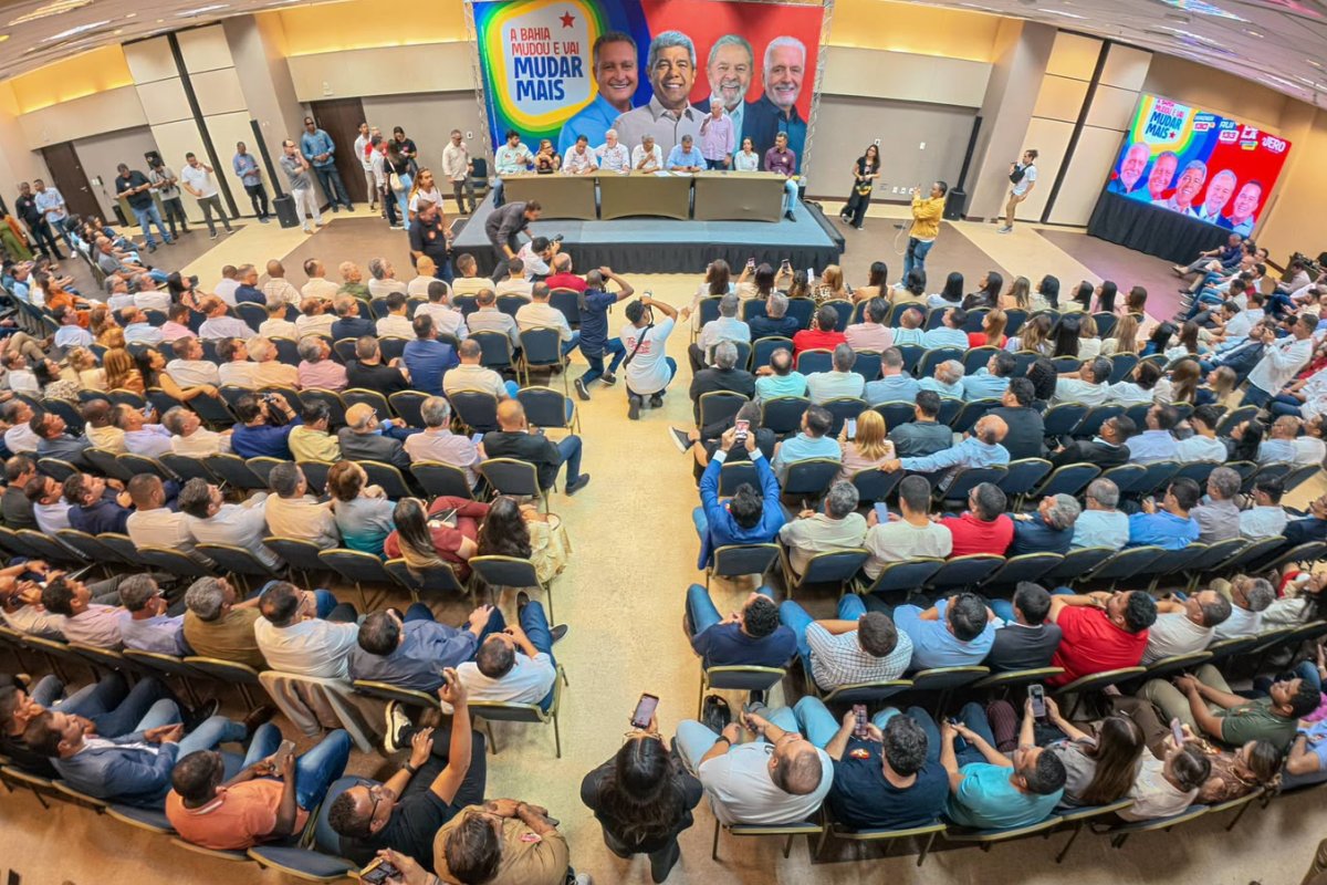 Jerônimo promove reunião com 300 prefeitos para traçar estratégias de campanha