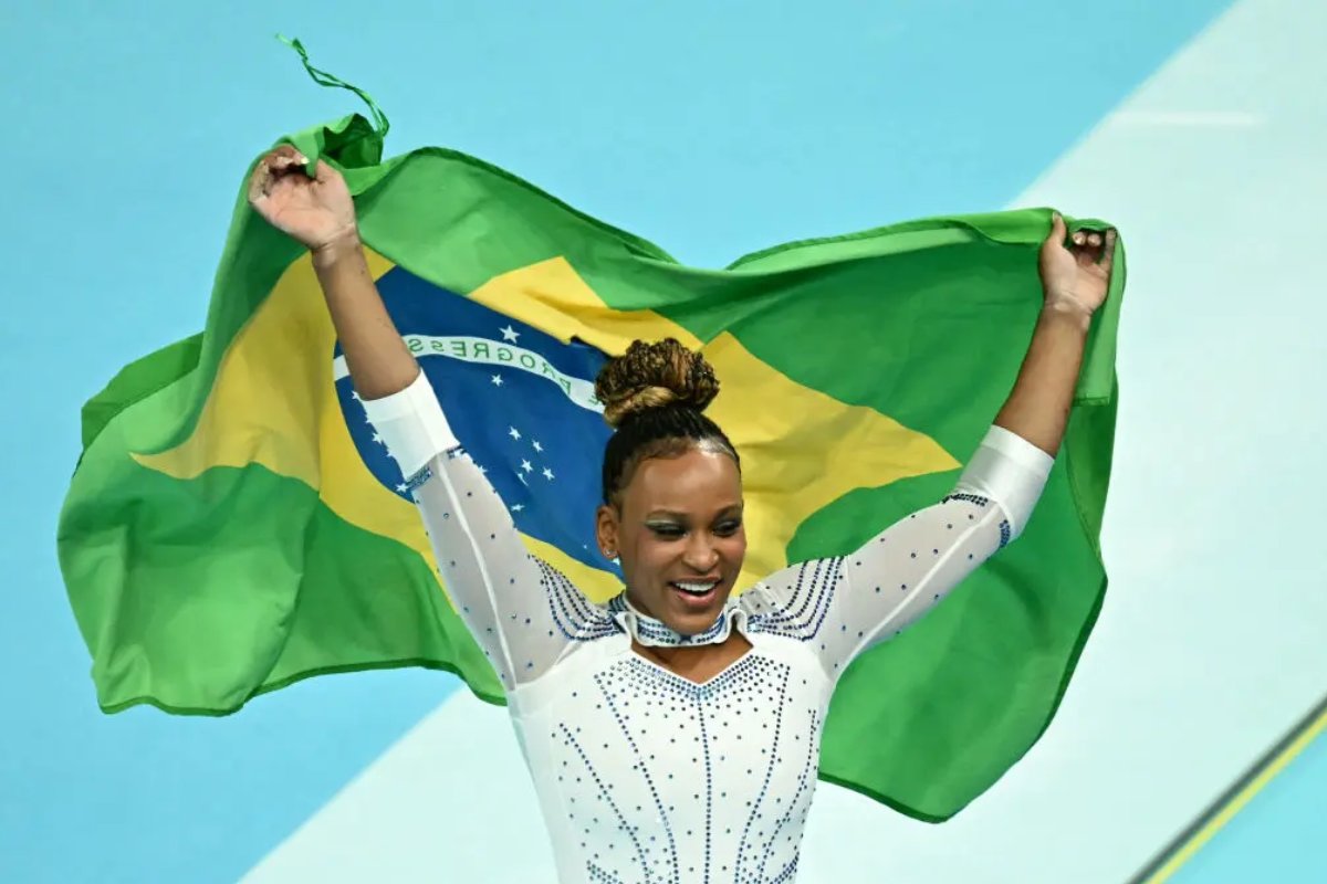 Rebeca Andrade tem retorno à Copa do Mundo de ginástica artística marcada para setembro 