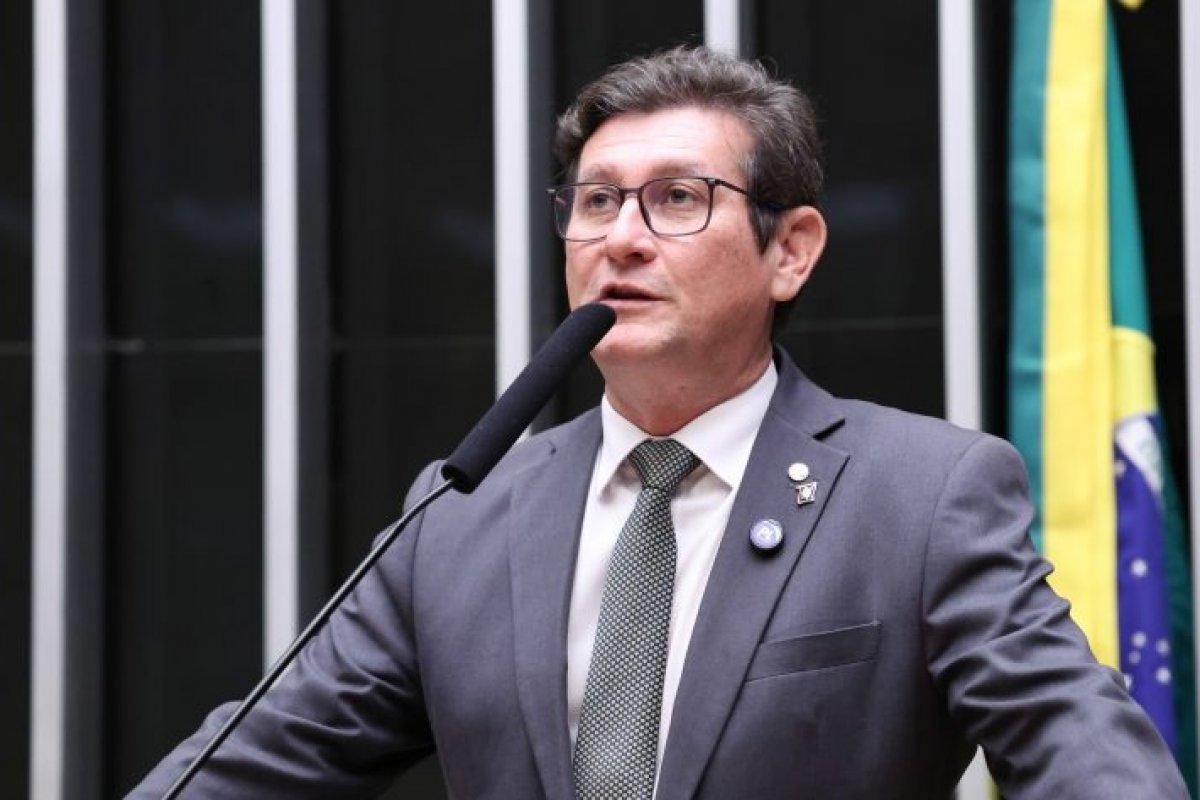 Comissão aprova projeto que regulamenta porte de arma para empresários