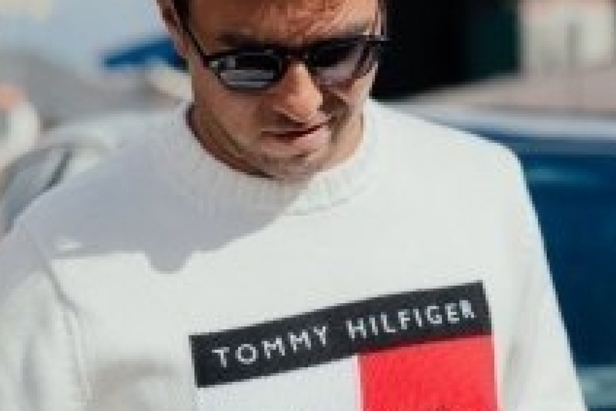 Valtteri Bottas e Checo Pérez vestem Tommy Hilfiger no Grande Prêmio da Holanda! 
