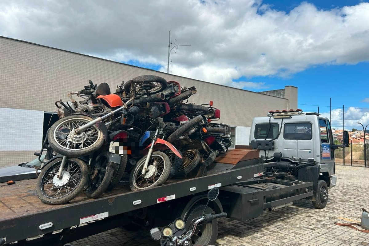 Polícia Civil realiza operação para reduzir veículos em pátios da corporação no interior da Bahia