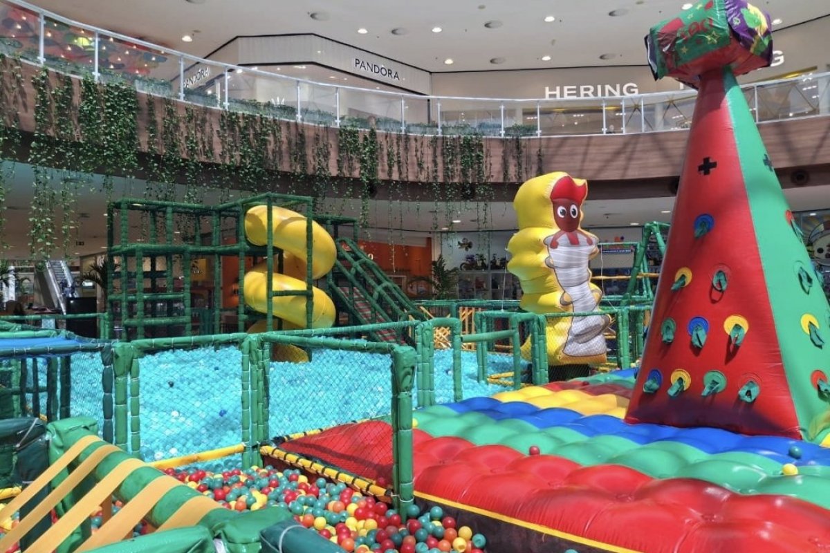  Personagens de Monteiro Lobato convidam uma nova geração a brincar em shopping da capital baiana!