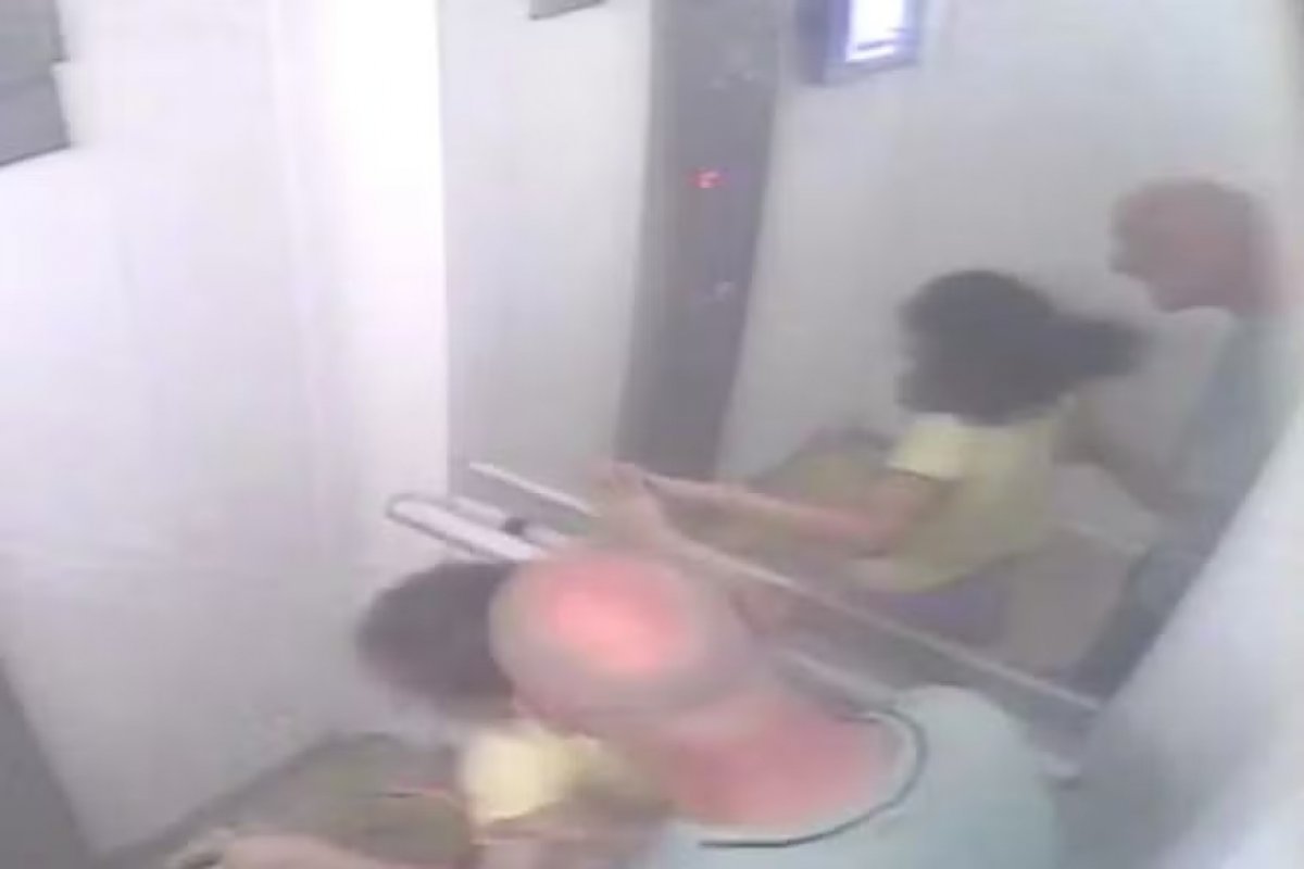 Vídeo: Advogado é preso por agredir filha de 6 anos em elevador 