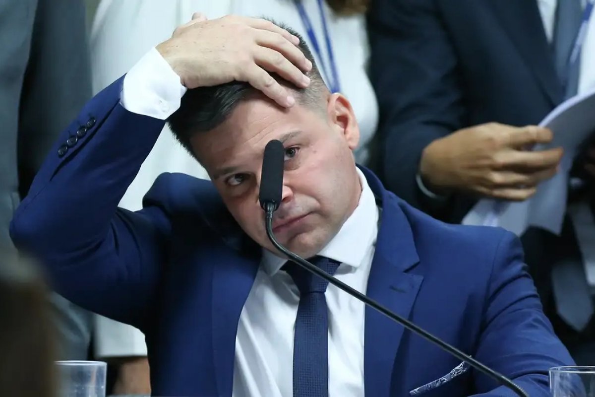 Moraes determina cassação da aposentadoria de ex-diretor da PRF