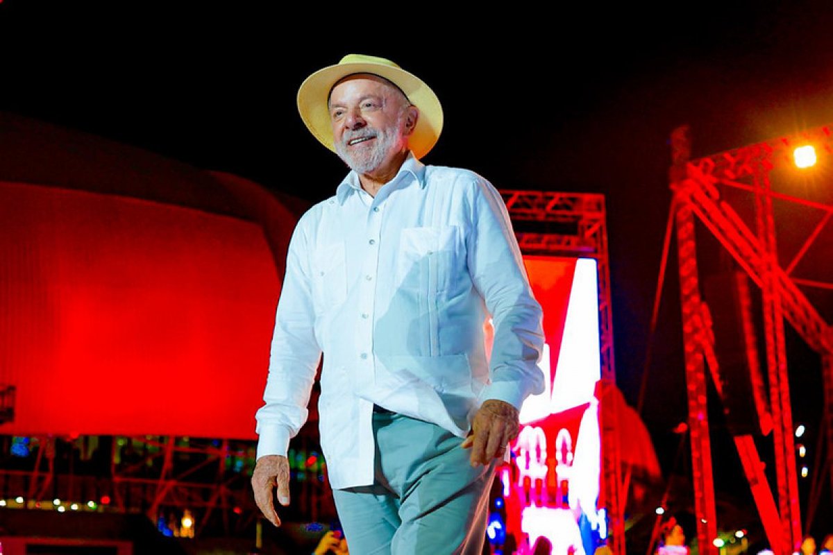 Lula diz que adversários mentem e chama Zema de 'comedor de banana com casca'