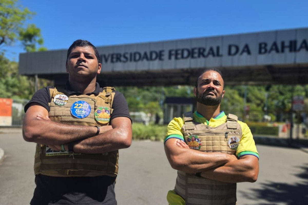 Deputados baianos realizam ‘exorcismo’ em frente à UFBA após confusão com estudantes 